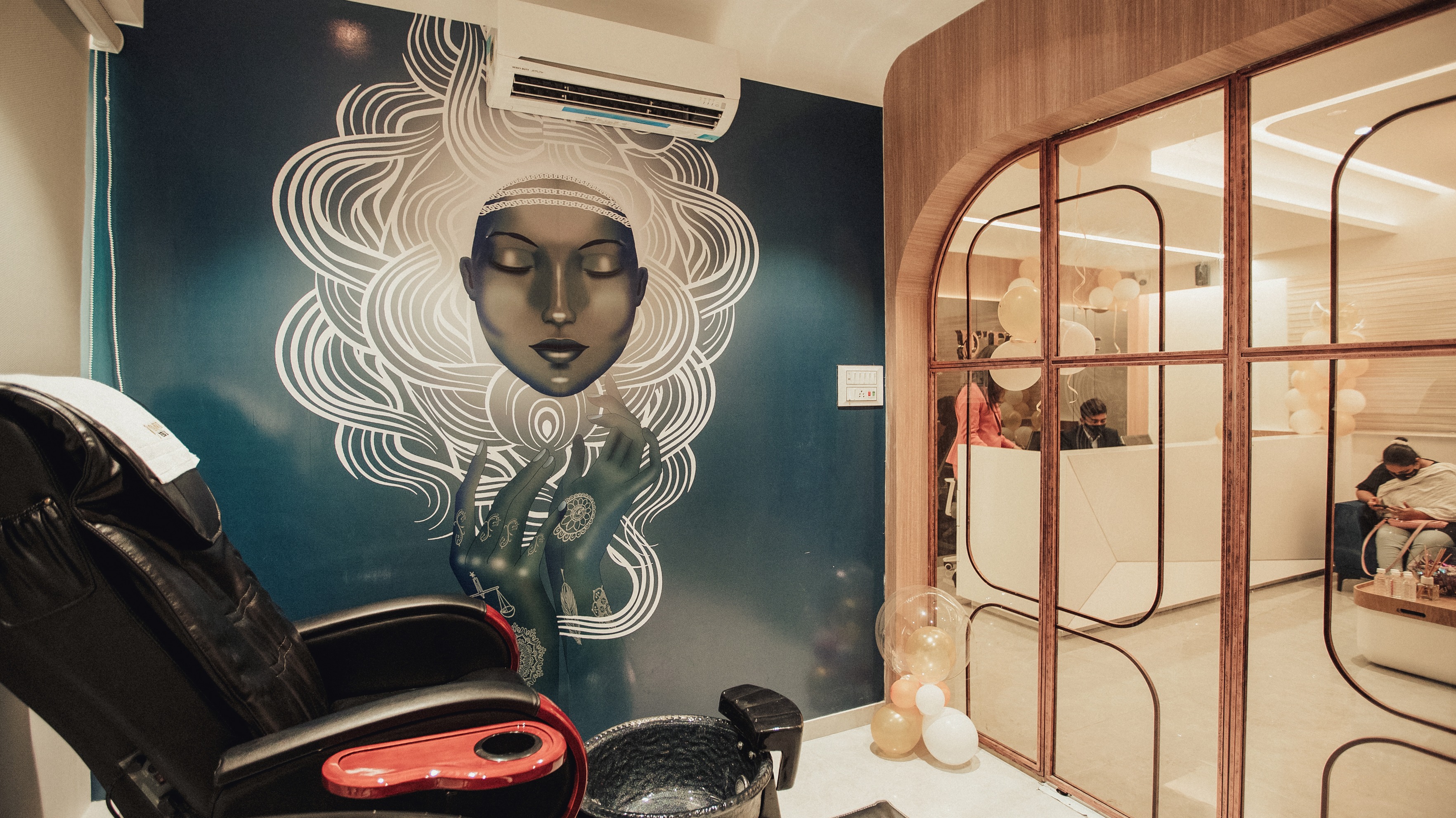 D'Tanique wellness and dermatology experience